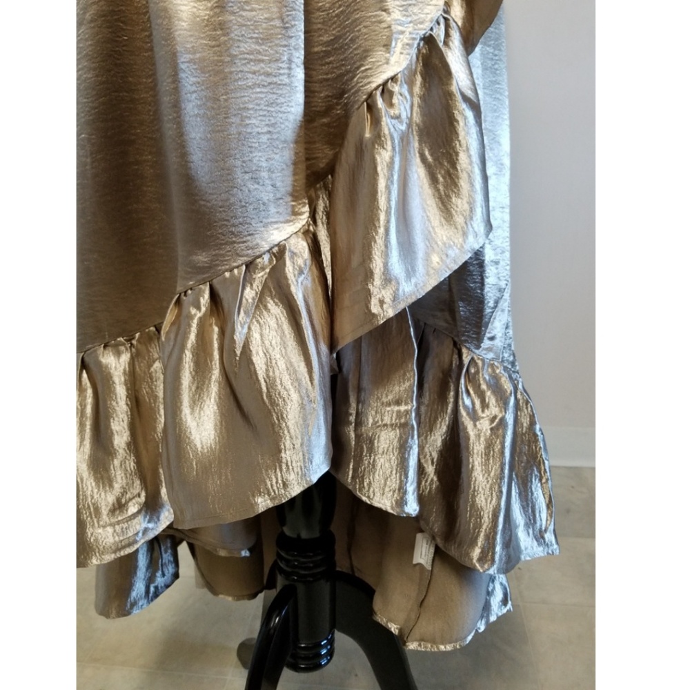 🆕️⬇️TOV Asymmetrical Sateen Wrap Ruffle Skirt - Picture 6 of 8